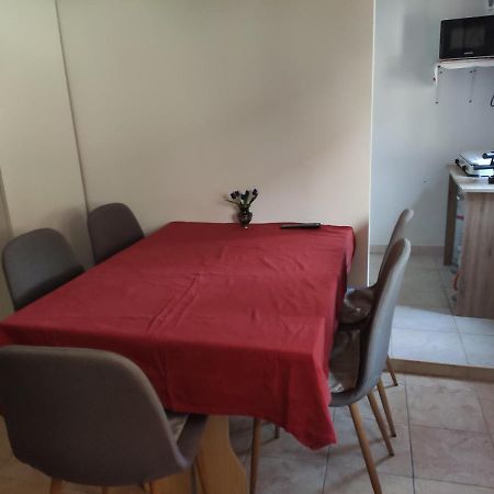 Lelle Lelke Apartmanhaz Leilighet Balatonlelle Eksteriør bilde