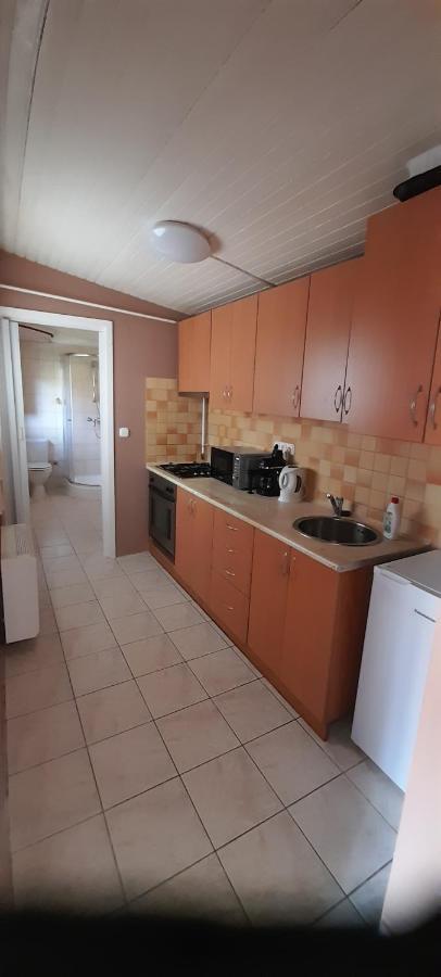 Lelle Lelke Apartmanhaz Leilighet Balatonlelle Eksteriør bilde
