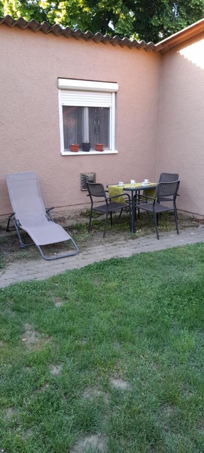 Lelle Lelke Apartmanhaz Leilighet Balatonlelle Eksteriør bilde