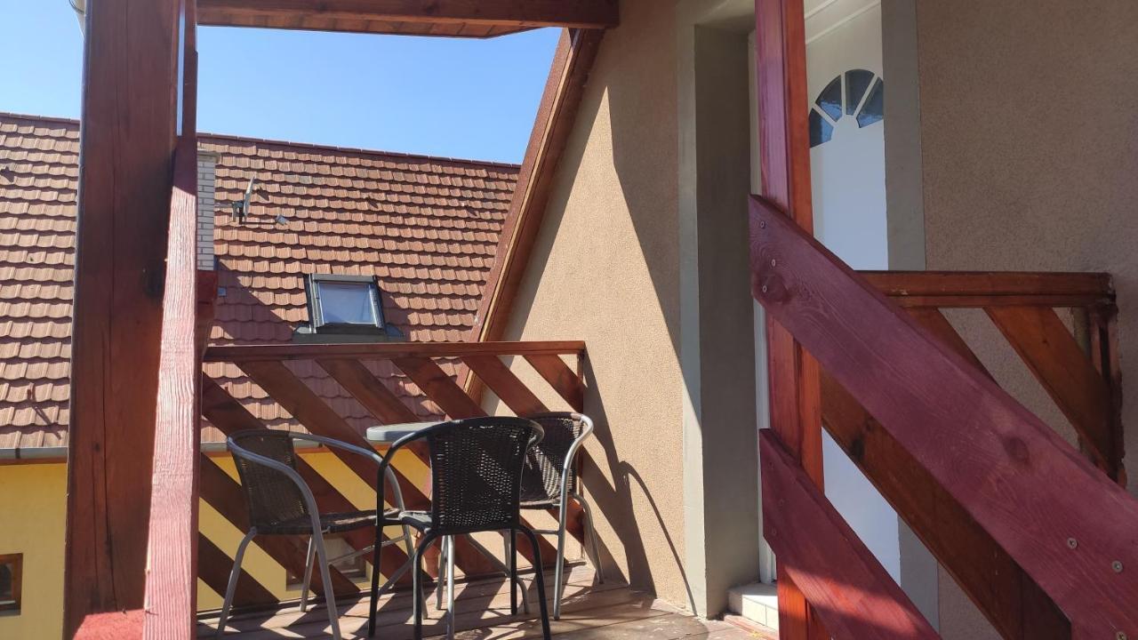 Lelle Lelke Apartmanhaz Leilighet Balatonlelle Eksteriør bilde
