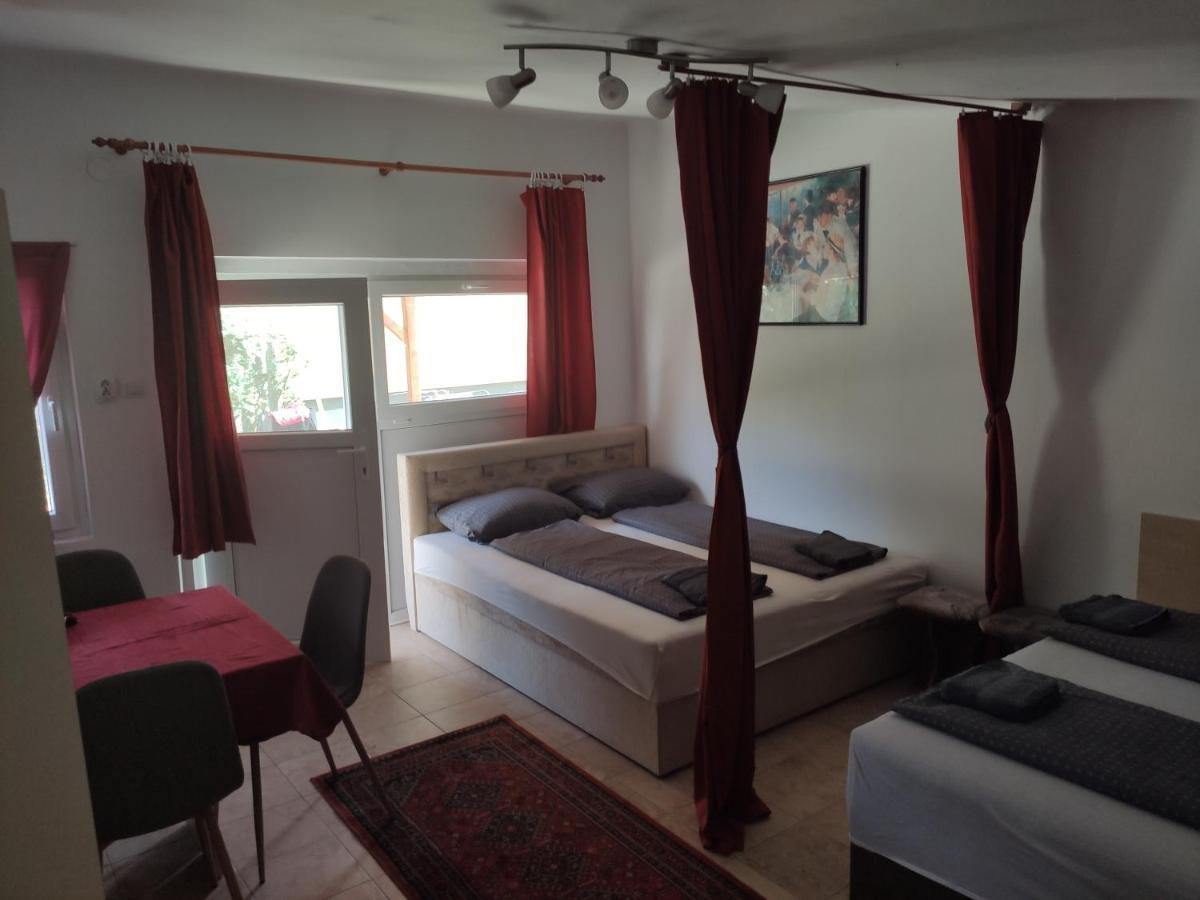 Lelle Lelke Apartmanhaz Leilighet Balatonlelle Eksteriør bilde